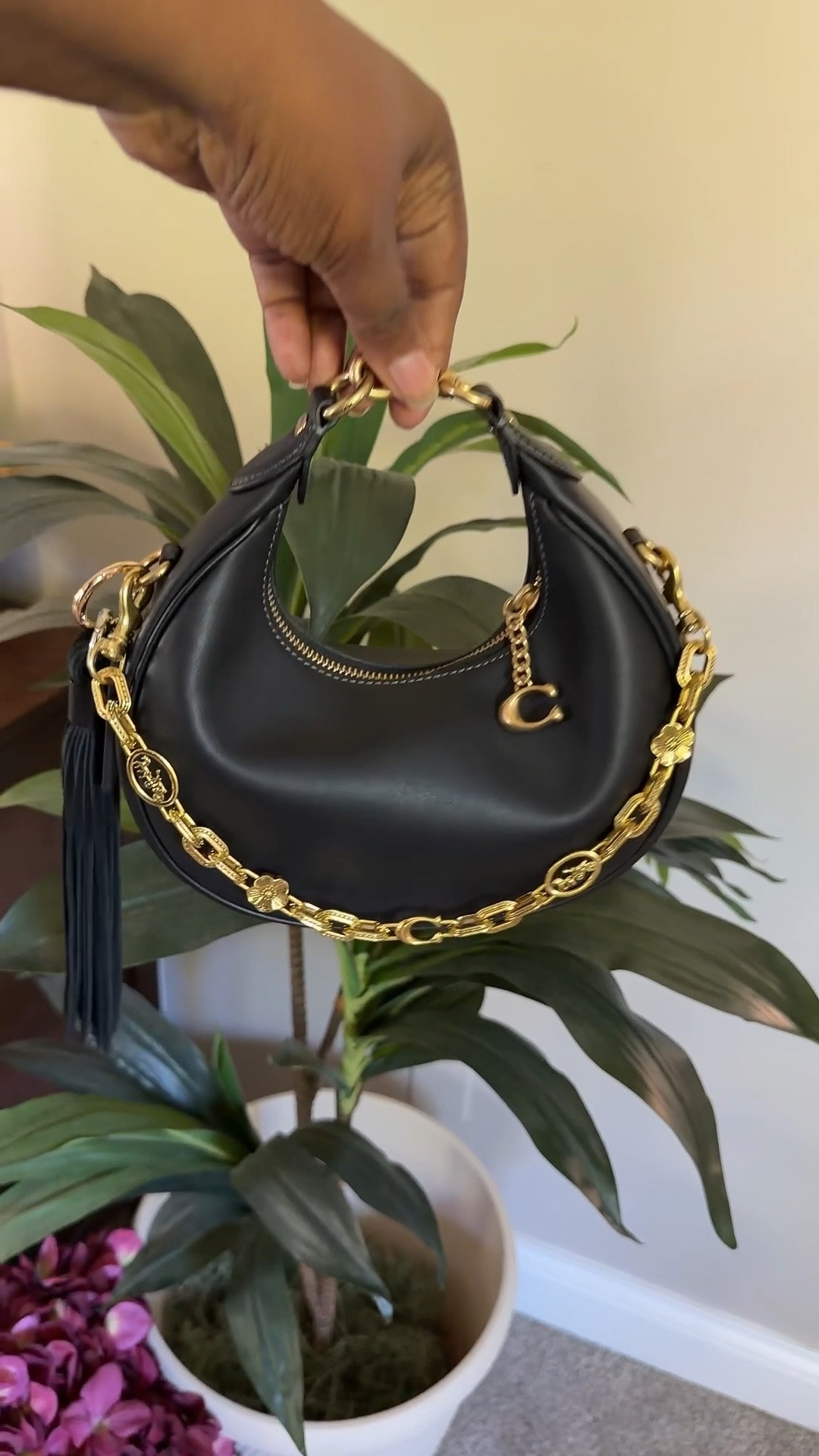 Coach Jonie 22


#LTKWorkwear #LTKStyleTip #LTKFallSale