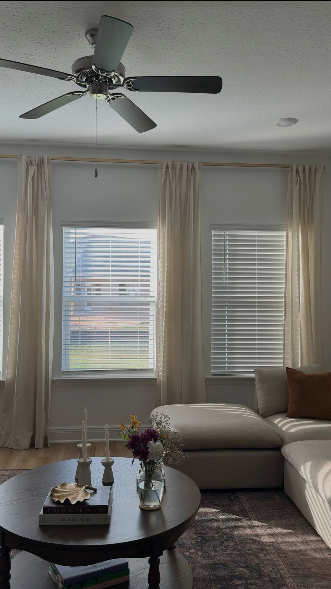 Poner cortinas en un cuarto siempre será un acierto 💫 siento que el cuarto se ve mucho más accede 

#LTKHome #LTKFallSale #LTKSeasonal