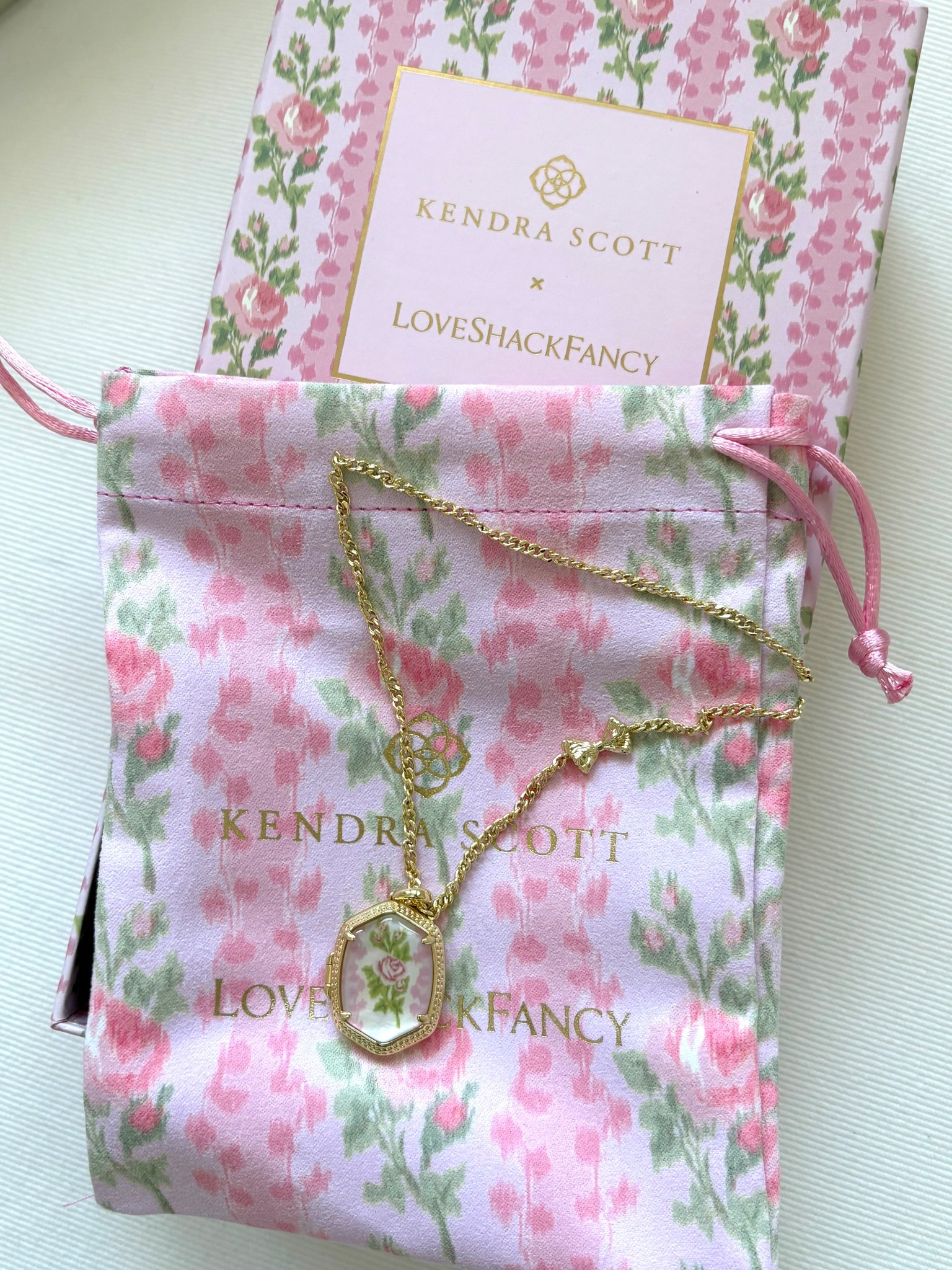 Gold Locket 🔒🩷🎀 

#LTKHoliday #LTKmomlife #LTKGiftGuide