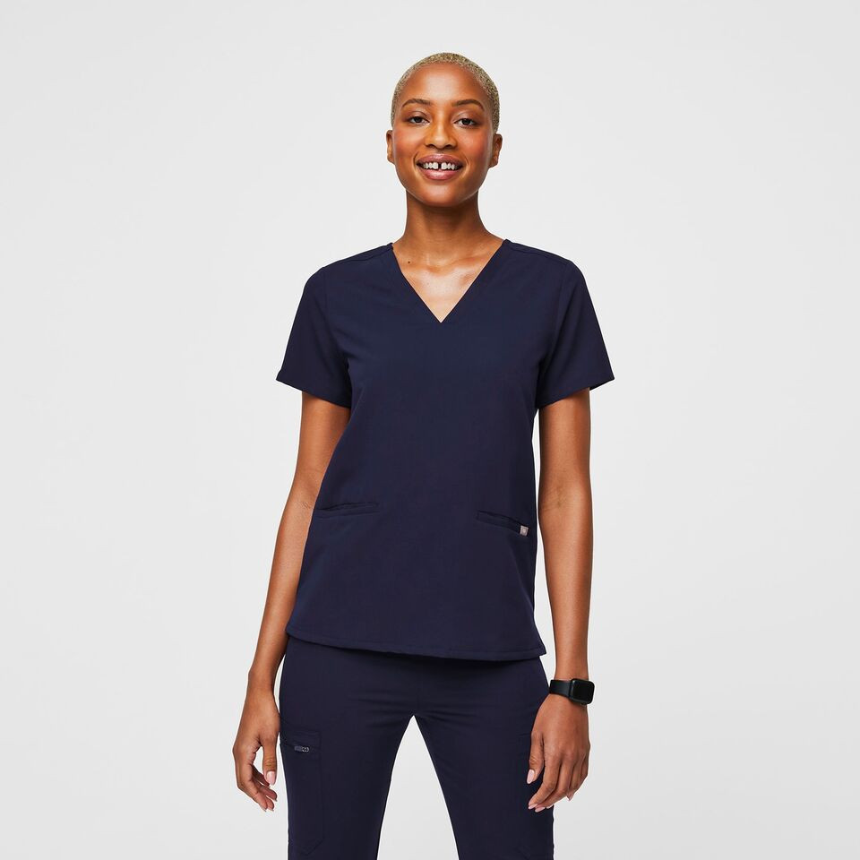 Women's Casma Three-Pocket Scrub Top - Navy · FIGS | FIGS