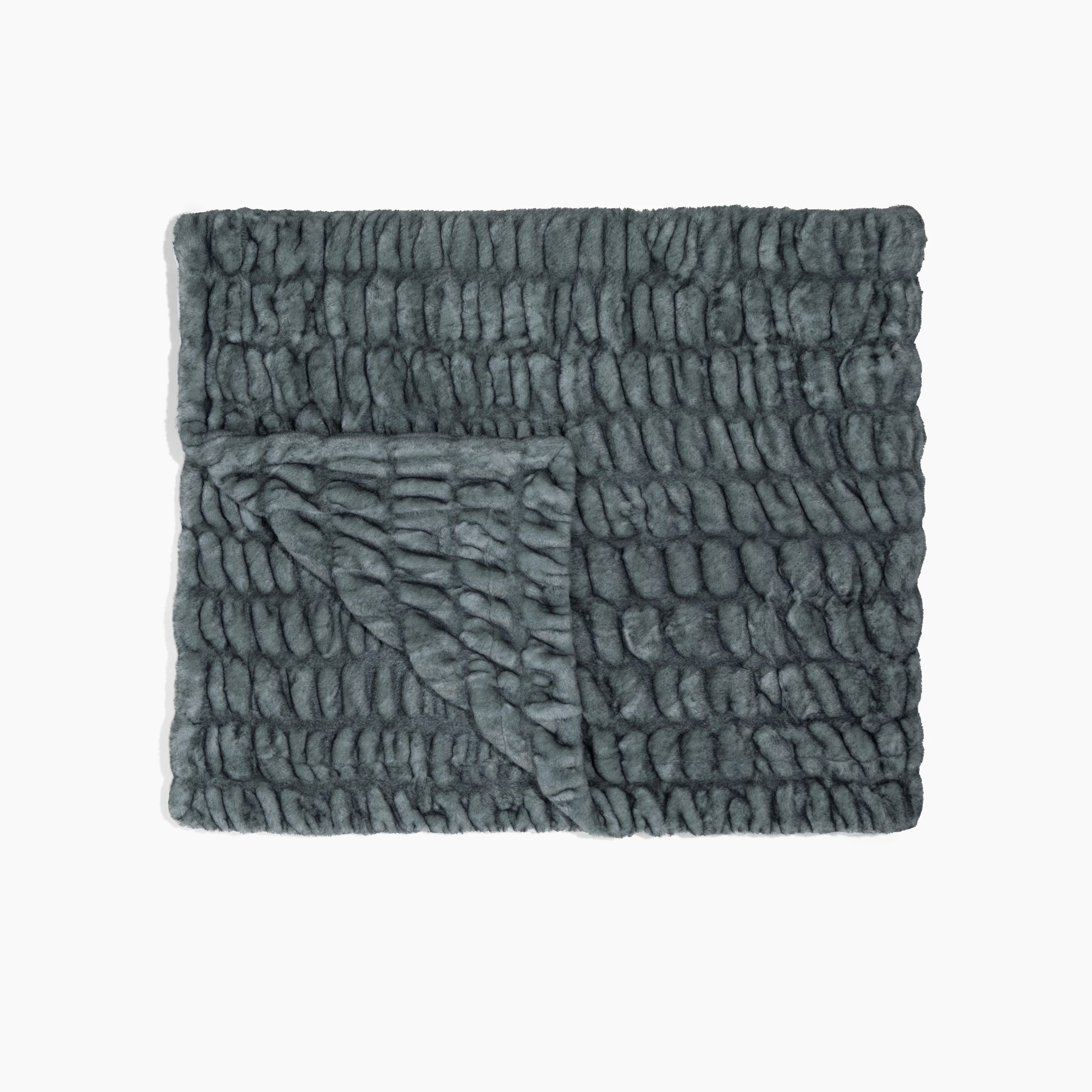 Glacier Blue Tip Dye | Lola Blankets