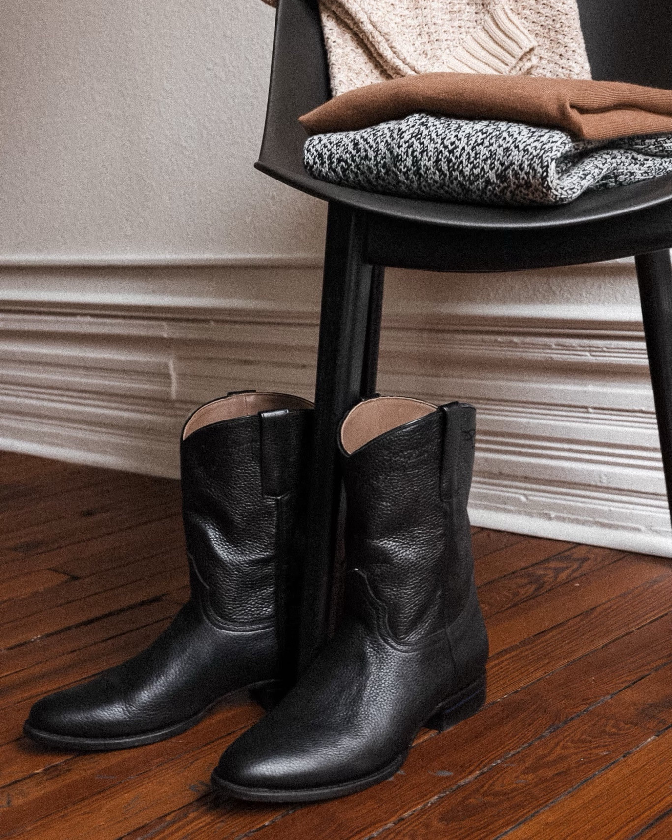 Stepping out today in these timeless cowboy boots from @Alvies. Not super western but still 100% original, this style is the Manchaca, but take a look at their full collection, (all named after the streets in Austin, Texas) and you will find a full range of approachable boots to wear at pretty much any occasion. #ad #alvies #cowboyboots


#LTKmens #LTKshoecrush #LTKSeasonal