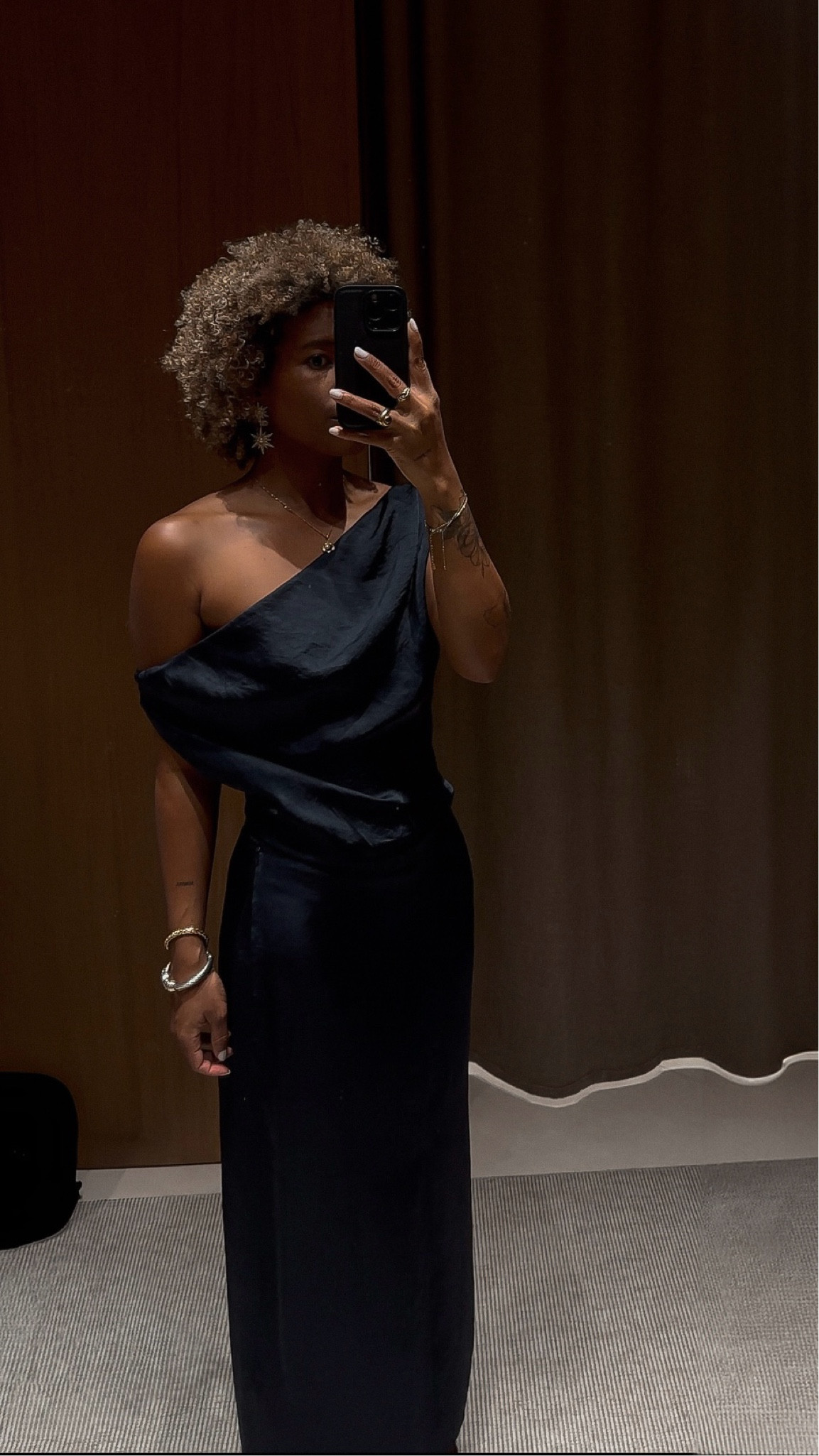 Such an elegant Massimo Dutti Flowing Midi Dress with Bow to ring in the new year. Perfect for a chic NYE look! #NewYearsEve #MassimoDutti #HolidayStyle

#LTKHoliday #LTKStyleTip #LTKSeasonal