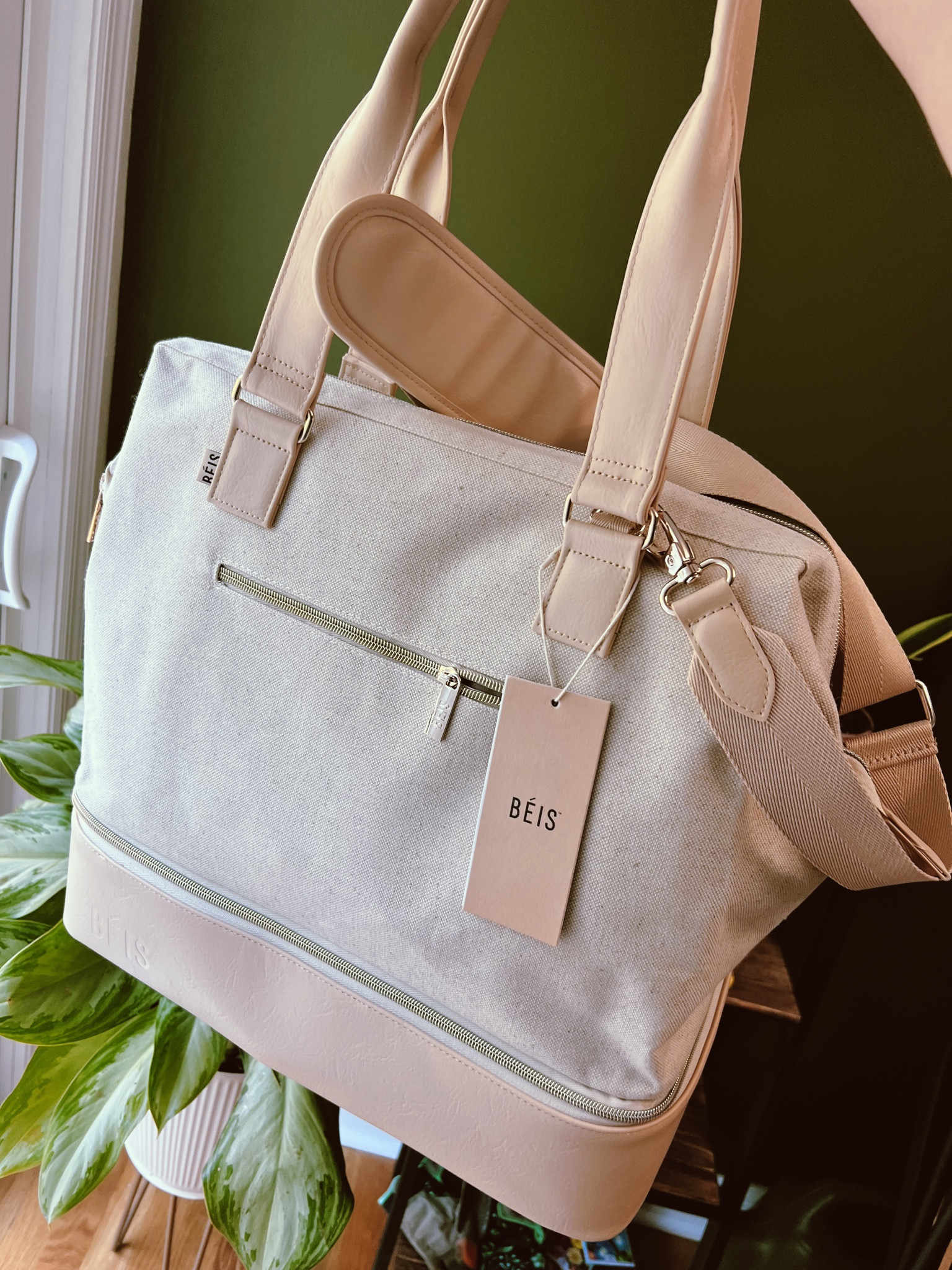 The BEST travel bag are u kidding me - similar ones also linked for a little cheaper!!  #beis #beisbag #airporthacks #airporttravel 

#LTKitbag #LTKtravel #LTKGiftGuide