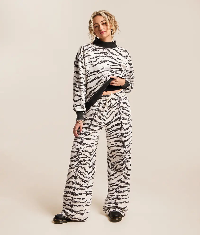 Zebra Wide Leg Sweatpant | Buckle