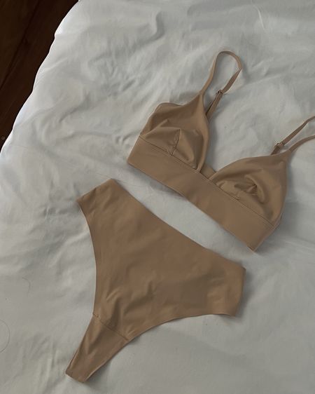 Comfort over anything else when it comes to my everyday bra!! Wearing the smooth triangle & string from @hunkemoller Signature Collection for a barely-there look and feel #signature #hunkemoller
*anzeige

#LTKStyleTip #LTKFindsUnder50