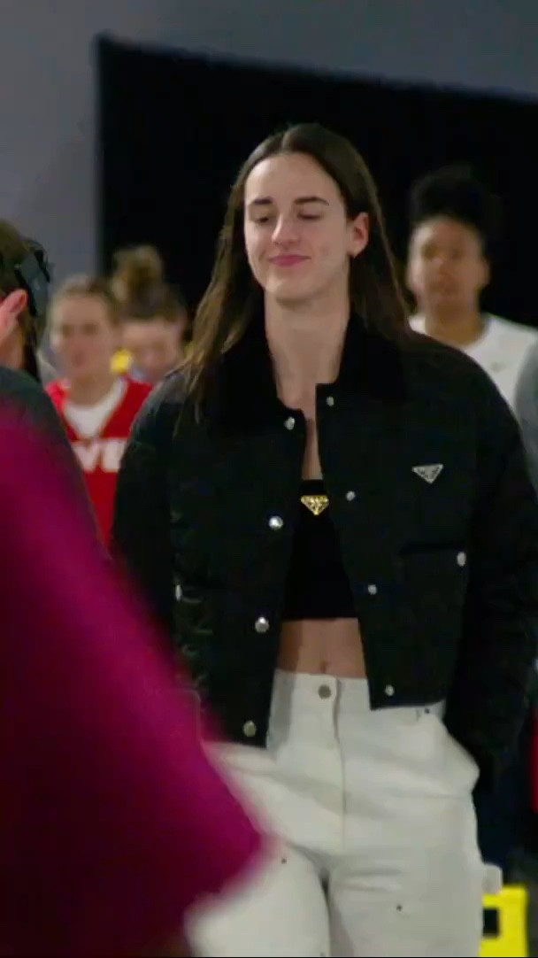Caitlin Clark arrives for the Indiana Fever vs Chicago Sky game wearing a Prada jacket & tank.

#LTKVideo #LTKStyleTip