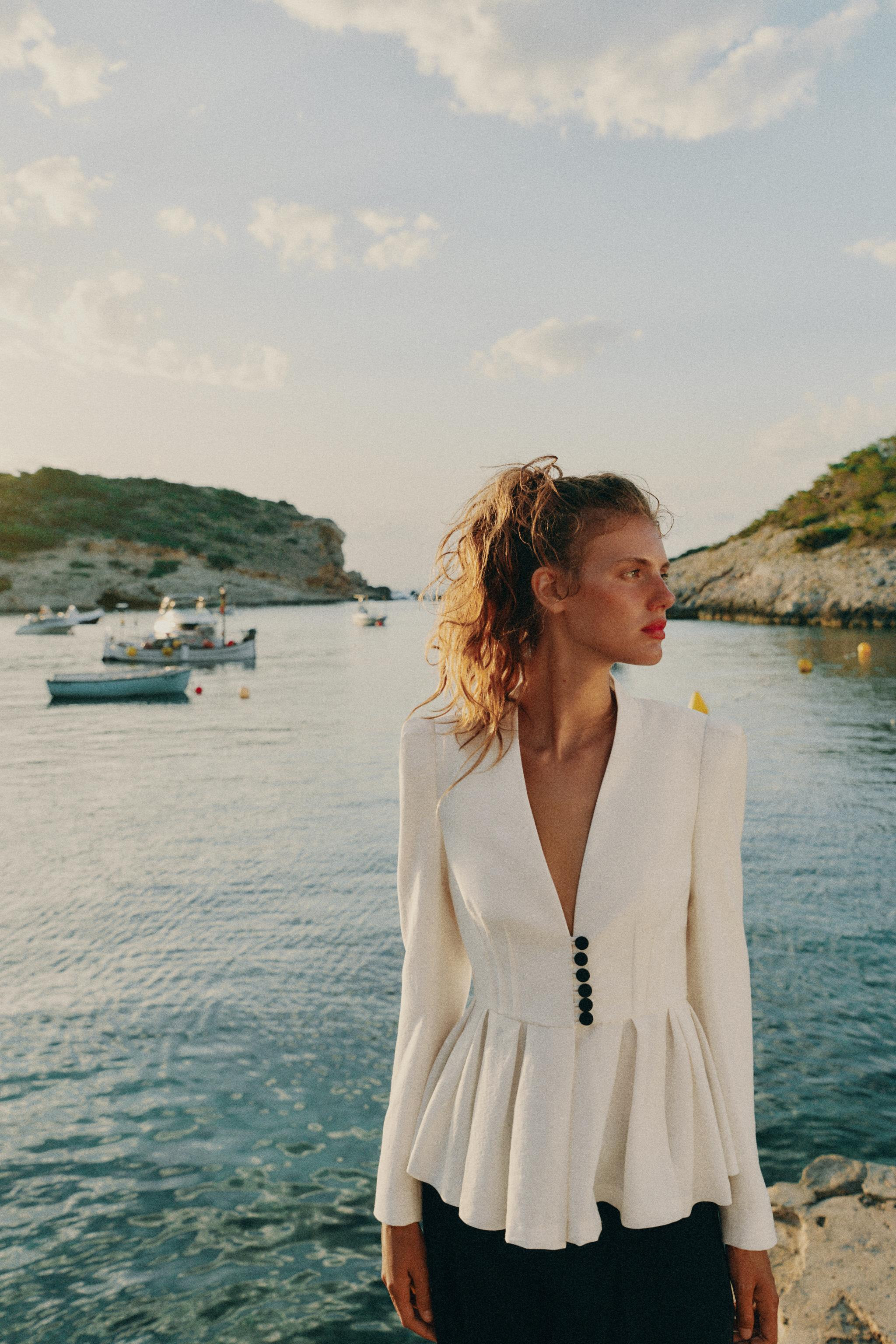 Collarless blazer with long sleeves and shoulder pads. Featuring front pintuck details and an A-l... | Zara US