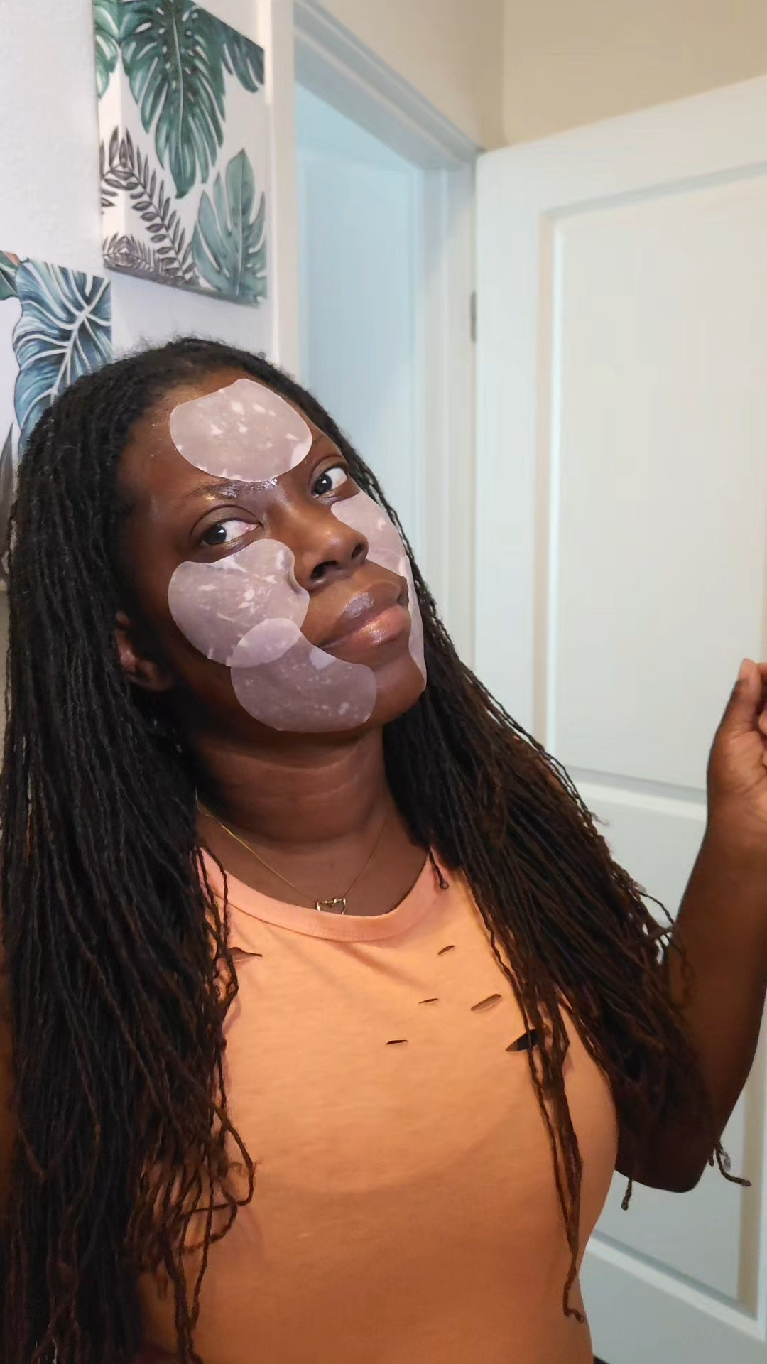 I’m officially obsessed with the COSRX Peptide Collagen Lifting Glow Pads! These aren't your average toner pads—they are super thin, crescent-shaped, and perfect to use as a quick 3-minute mask. The cooling sensation is so refreshing, and the glow they leave behind is just beautiful. If you're looking for hydration and a youthful, firm complexion, you need these in your routine!​#COSRX #CollagenPeptides

#LTKBeauty #LTKmorningroutine