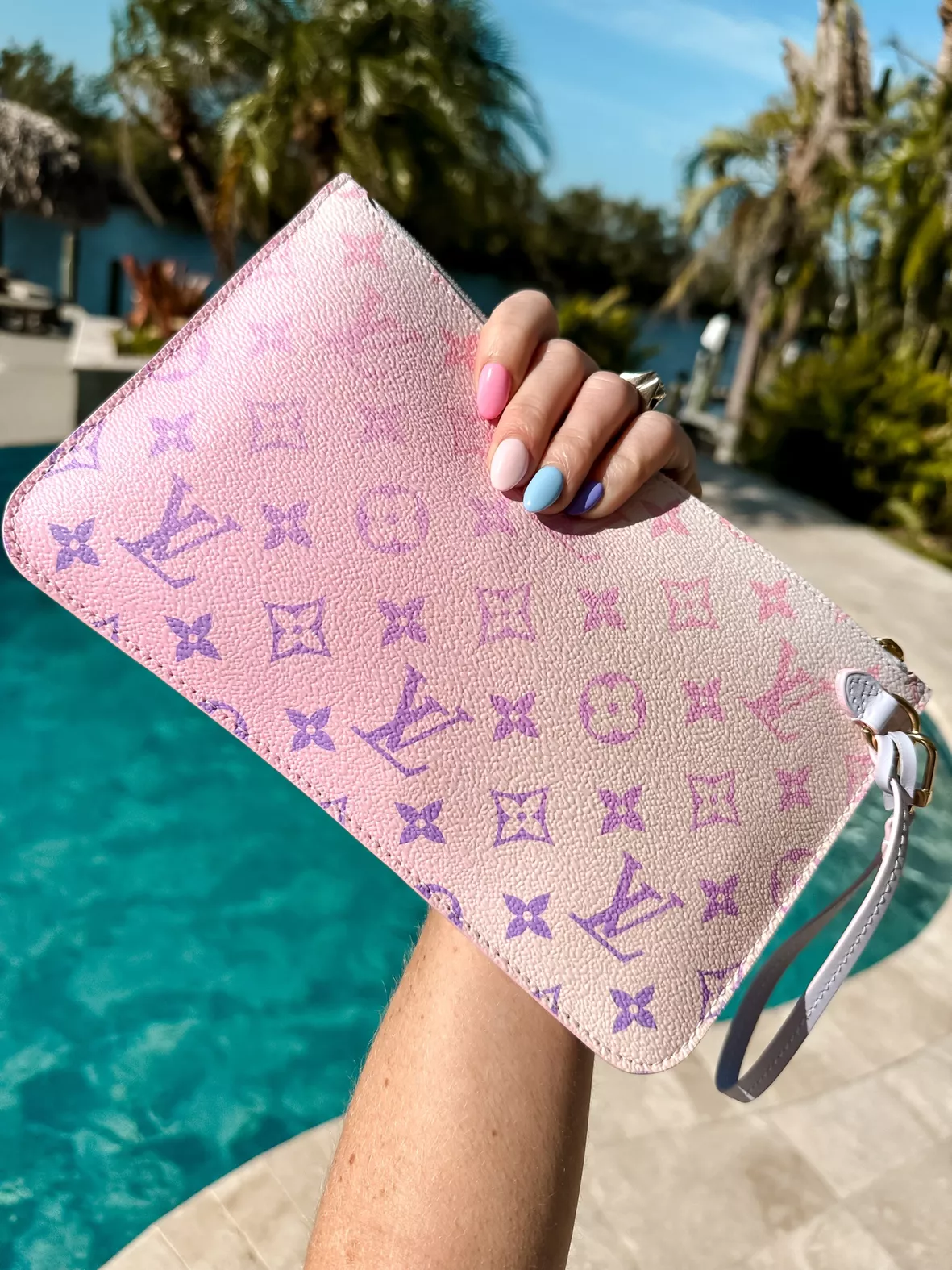 $450 Louis Vuitton Violet Monogram Vernis Limited Edition Heart