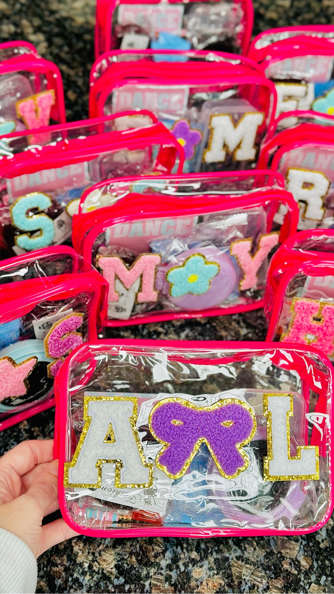 I said yes to being dance room mom… and now I’m responsible for 15 girls 😅

So instead of panicking—I made everyone their own recital survival bag 💖

Each one is personalized so I can actually learn their names (because let’s be real 😂)
	•	filled with everything we’ll need backstage:
costume tape, bun makers (no mom is losing it over hair this year 🙌🏼), wipes, little goodies & more ✨

Honestly… best idea I’ve had yet 🥹

Let’s get these girls stage-ready!! 🩰🎀


#DanceMom
#RecitalPrep
#RoomMomLife
#MomLife
#DanceRecital

