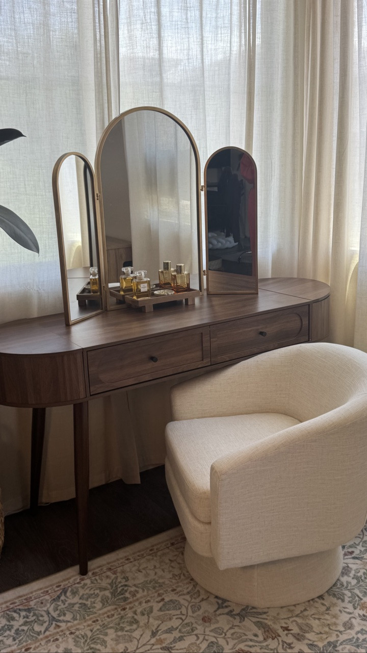 No more standing while I do my skincare routine 

Comment “vanity” for the link

#tiktokshop #vanity #furniture