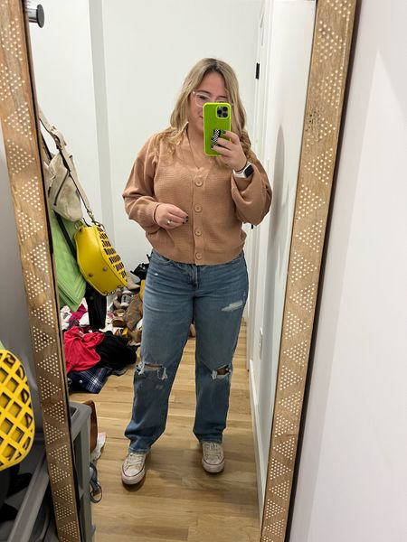 Sunday grocery shopping outfit

Fit, cardigan, cropped, tshirt, t-shirt, stitch fix, Amazon, jeans, wide leg, high waisted, old navy, sneakers, converse 

#LTKunder50 #LTKcurves #LTKstyletip