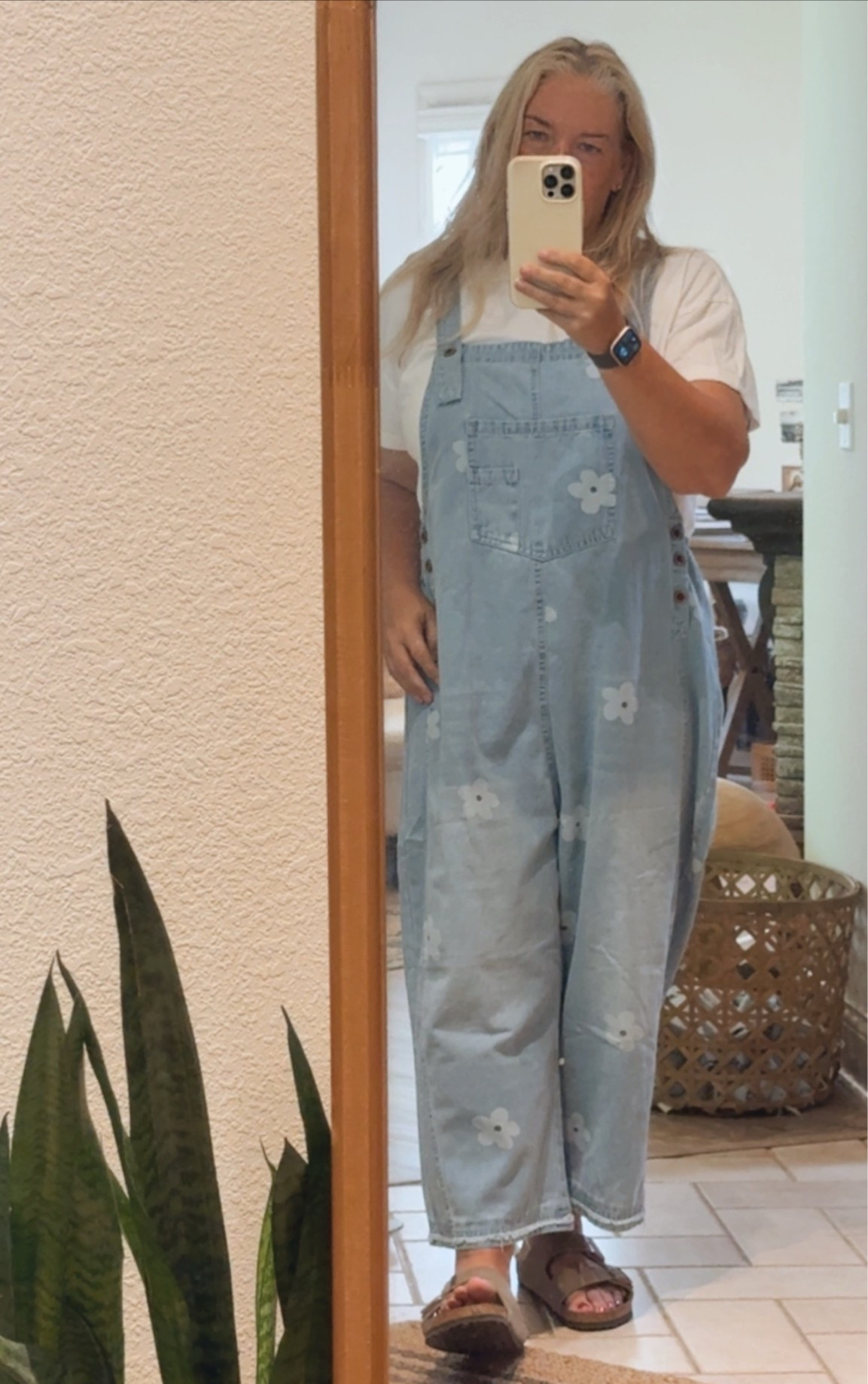 Perfect Summer Daisy denim overalls!! I sized up to XL for that baggy look! #summeroutfits #fashionover50

#LTKSeasonal #LTKOver40 #LTKmomlife