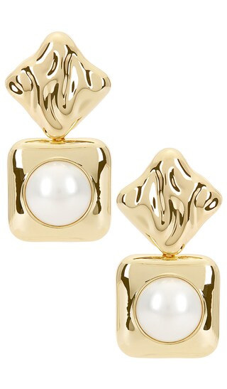 Mottled Gold Pearl Tiered Earrings in Gold | Revolve Clothing (Global)