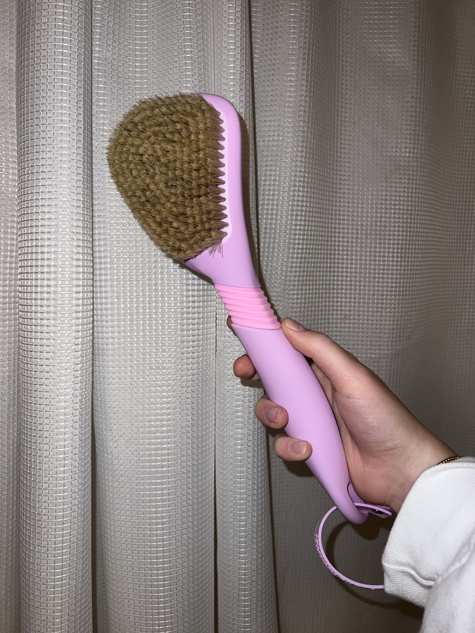 MY NEWEST OBSESSION!!!! dry brushing has changed the game in my shower routine & this one from The Skinny Confidential is PERFECTION 👏 cannot recommend it enough! 

#LTKGiftGuide #LTKbeauty #LTKfindsunder100