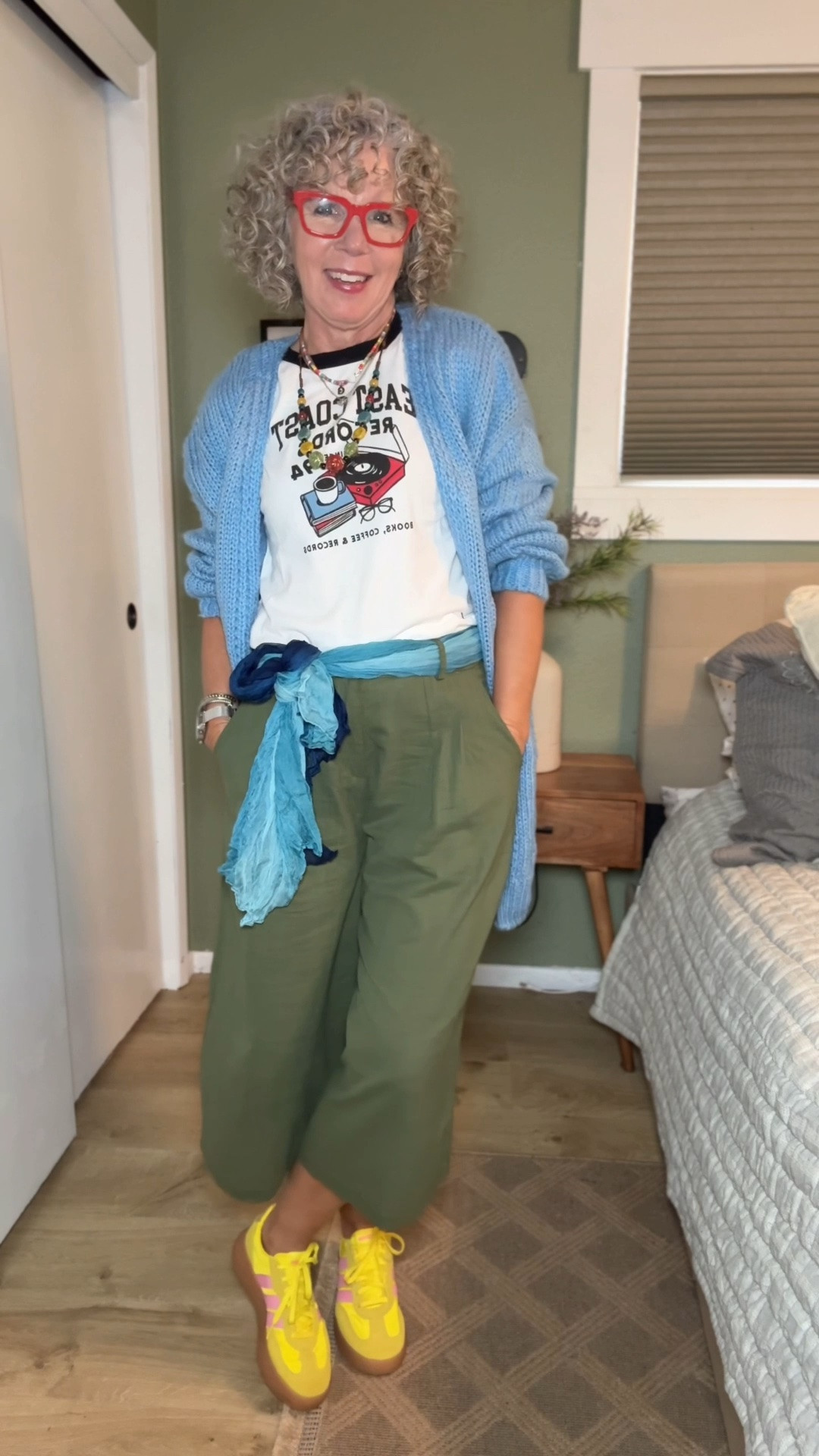 Pants size small
Tee medium
Sweater medium
