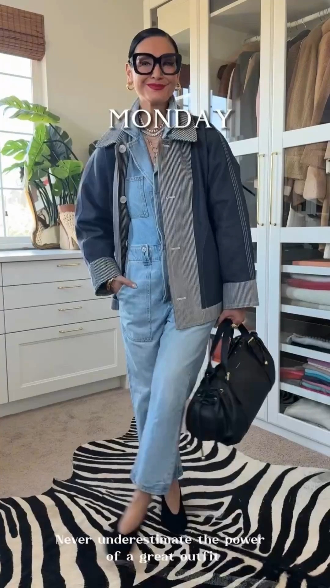 Monday layers done right. Denim on denim, an oversized jacket, statement accessories, and a classic black shoe — the perfect mix of effortless and polished.