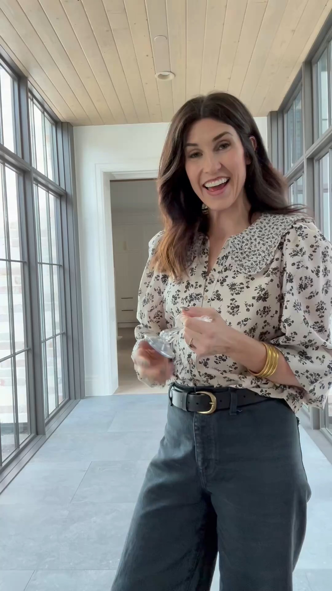 Amazon suction cup hooks for the win
The easiest way to hang a wreath on a window or mirror - no damage, no hassle, and they pop right off when you're done!
(Meanwhile, the client's dog is not convinced I belong here. 😂

#LTKSeasonal #LTKHoliday