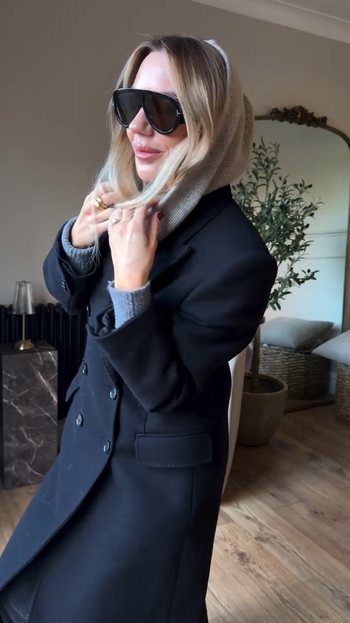 Proof that the right accessories elevate any winter look. Sometimes it’s the little details that make your outfit. I actually prefer dressing in the autumn & winter because of the accessories. 

Should probably carry a lint roller tho, does it drive anyone else mad or just me ????

-

Winter outfits, daily style, mum style, black coat, balaclava, sunglasses, styling, winter accessories
#winterstyle #outfitinspiration #casualoutfits