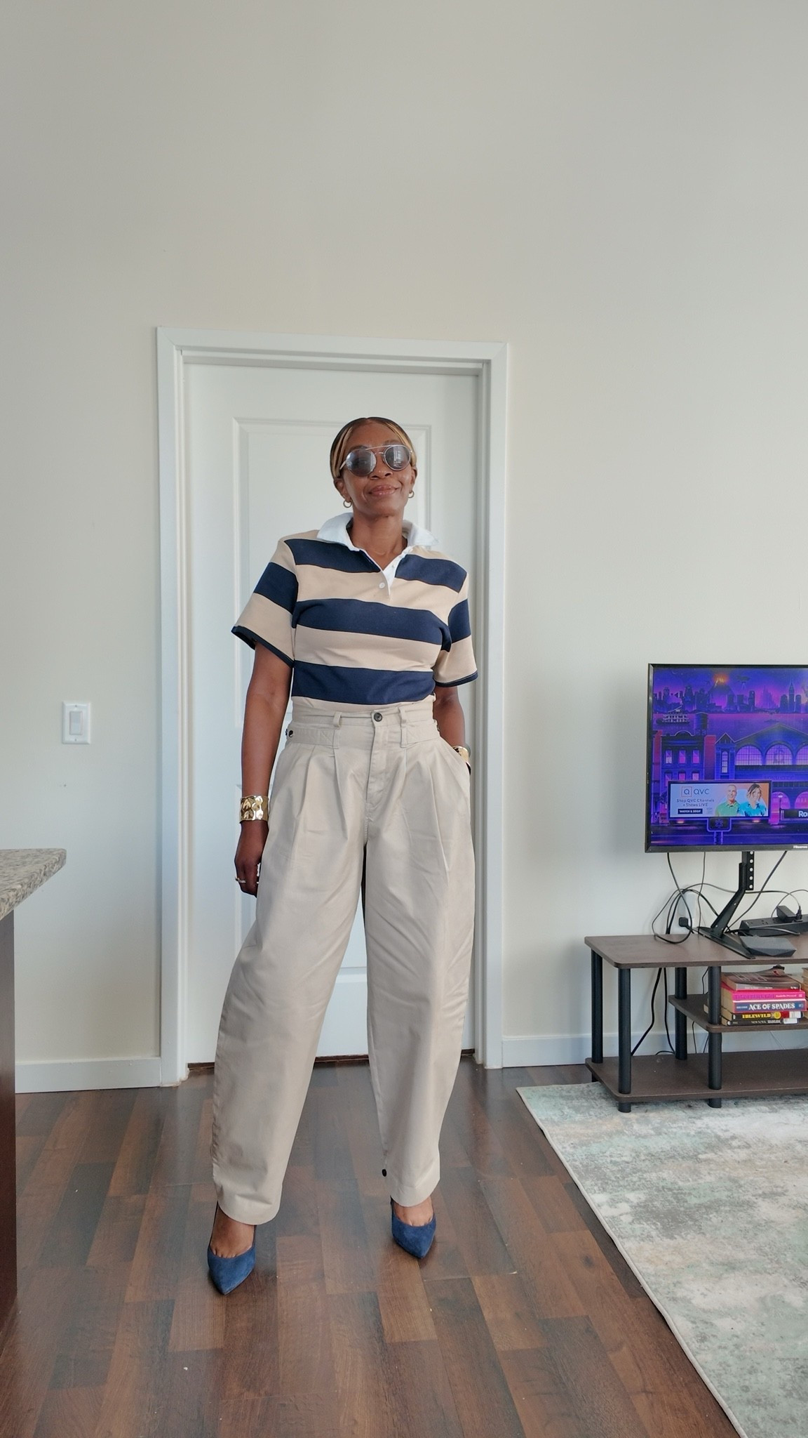 Some outfits require planning.
This one just requires the formula: mix masculine with feminine, add a little edge, and let the clothes do the talking.

Apparently, I’ve cracked the code. And no, I’m not sharing the spreadsheet. 🖤

#OOTD #PersonalStyle #FashionForward #StyleWithAttitude