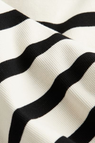 Geripptes Schlauchkleid | H&M (DE, AT, CH, NL, FI)