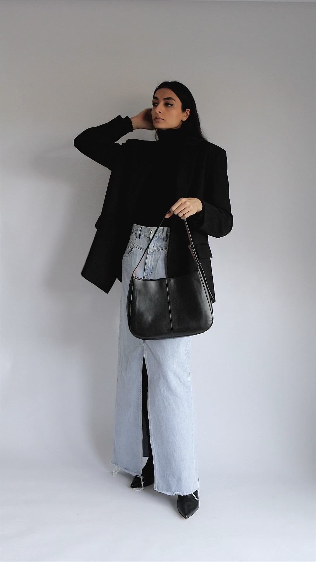 Styling the Denim Maxi Skirt, bringing it back from spring summer last year, and it’s such a good wardrobe staple other than trousers & jeans👌🏼
