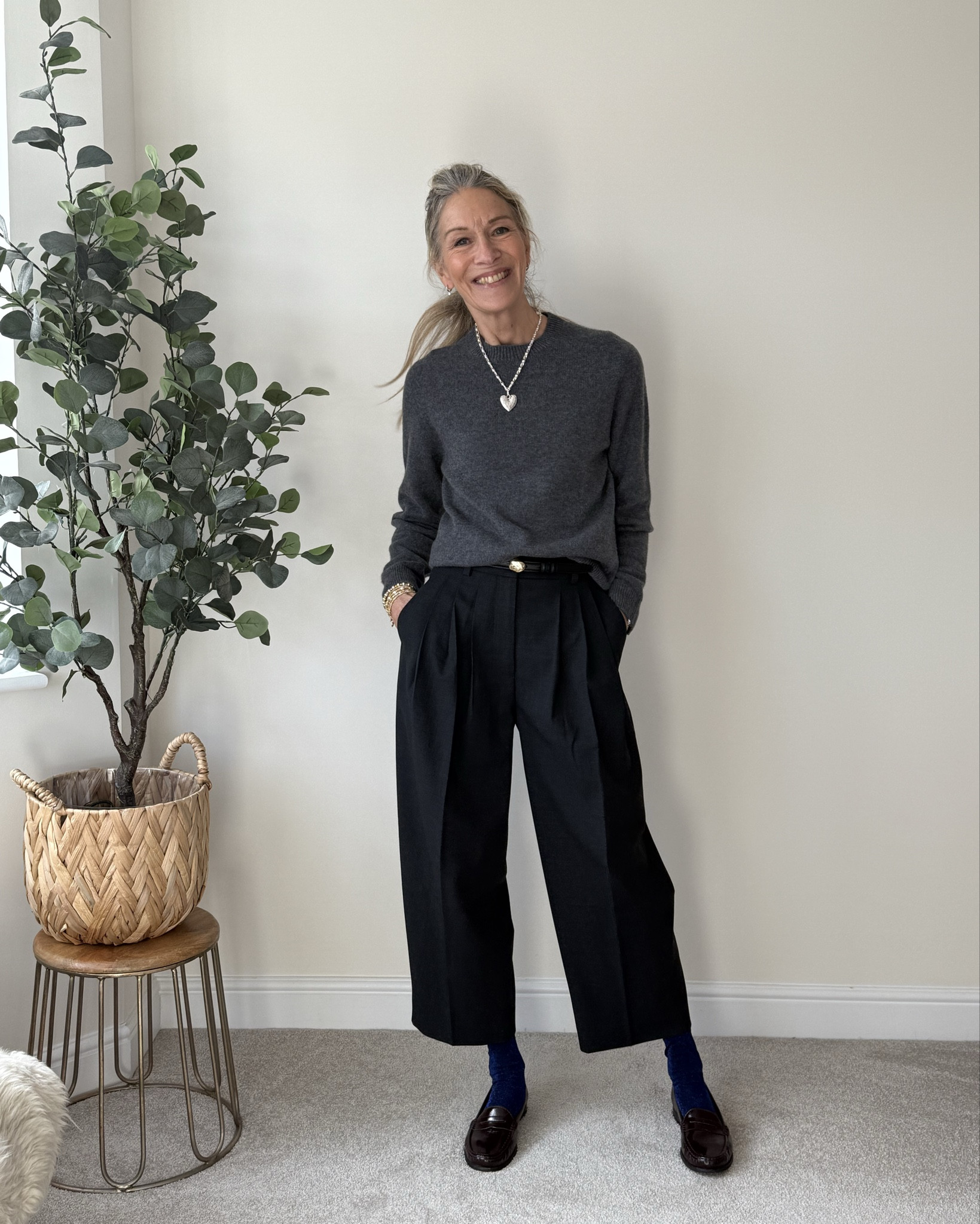 Grey Cashmere knit
Grey wool Barrel leg Trousers
Statement Coat
Easy everyday style


#LTKover50style #LTKeurope #LTKwinter