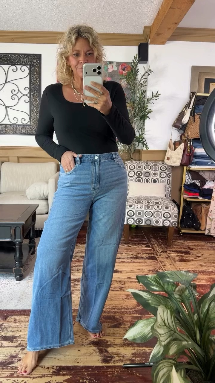 Wide leg comfy jeans size 10; I’ll li l the raw hem style I also have in the same size. Top size large.

#LTKootd #LTKOver40 #LTKMidsize