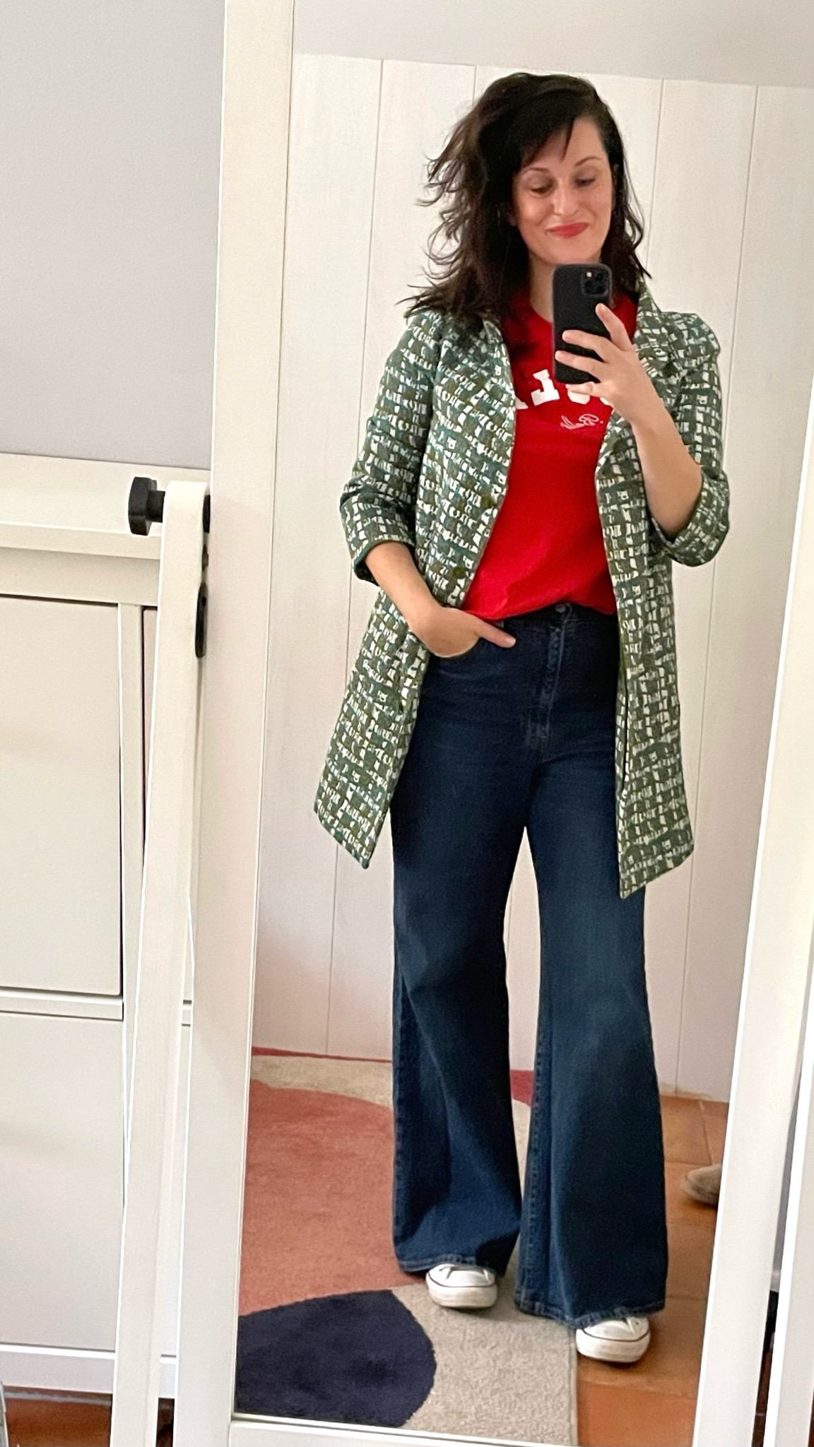 Tweed check coat #
. Khaki tank top #crzyoga (linked)
. Black flare jeans #levis (linked)
. Leopard mules #aloha (linked)
. Striped shopping bag #apc (similar, linked)
. "Feed the flame" matte lipstick #revlon (linked)

#LTKmidsize #LTKfrance #LTKeurope