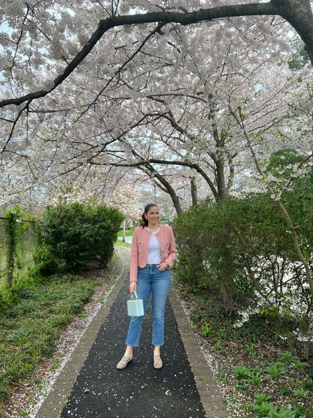 They say it’s spring 🌸

Spring outfit, box bag, light wash jeans, white tee shirt, white t-shirt, pink blazer, pink lady jacket, Gucci mules, pink mules, spring in New York, casual outfit, flare jeans, boucle jacket 

#LTKSeasonal #LTKstyletip #LTKshoecrush