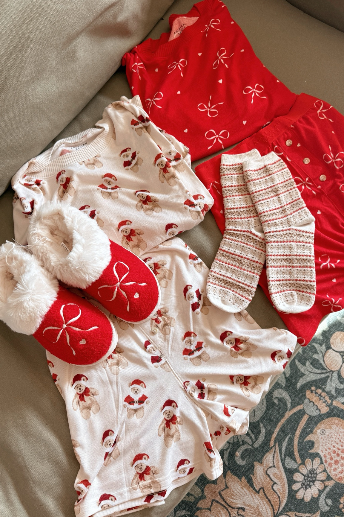 American eagle Christmas pajamas + Christmas slippers 🎅🏼❤️ The BOWS and bears!! 🥹🧸🎀