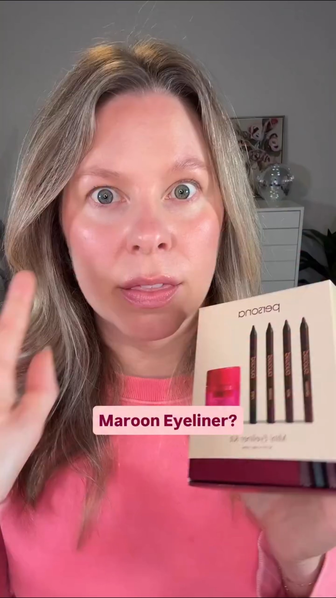 What do you think about this maroon eyeliner? I love these eyeliners by @personacosmetics! Follow for more easy everyday makeup and beauty 😊

#makeupformaturewomen #marooneyeliner #everydaymakeup
