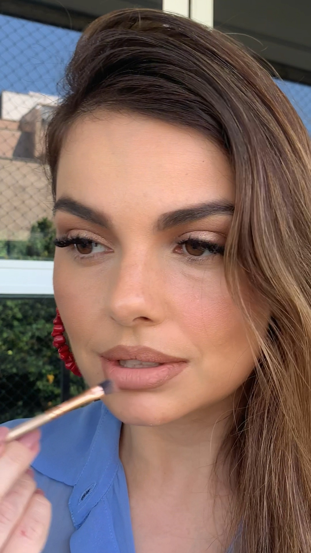 Qdo me perguntam que batom eu usei 🫨🤔🫢💄

Nessa caso , apenas :
-Primeiro : corretivo hd cor 300
- Segundo : batom Capri 
- Terceiro : batom Paris 
- Quarto : corretivo tatoo 
- Quinto: regenerador labial 

Demais produtos de maquiagem :
- Hidratante  balance glow com partículas douradas 
- Base Hd cor 200
- Corretivo tatoo cor 23 A 
- Corretivo escuro perfect skin cor 300 
- Blush e iluminador da paleta Lumiere
 - Nos olhos : corretivo perfect skin cor 300 e pigmento âmbar 

Todos de @makemoreoficial 

#batom #makeup #makemore

#LTKmodamodesta #LTKbrasil #LTKbeleza