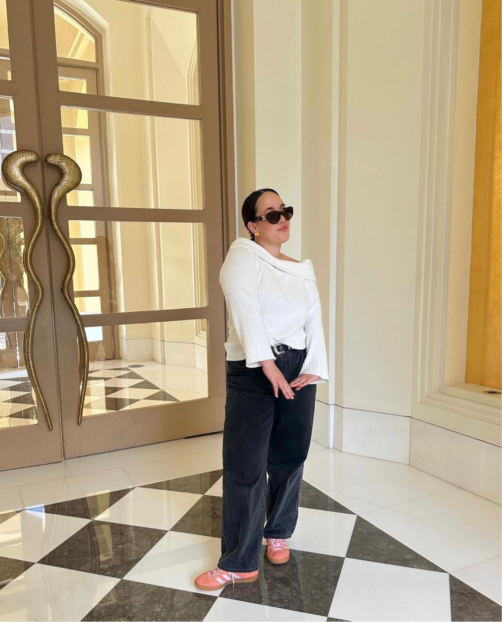 another cozy yet slightly colorful fit that i wore in India 💓 i am wearing a size 33 in the baggy das jeans from Levi’s which is perfectly oversized for me (size 32 normally). Top is Zara but linked similar ☺️

#LTKfindsunder100 #LTKmidsize #LTKSeasonal