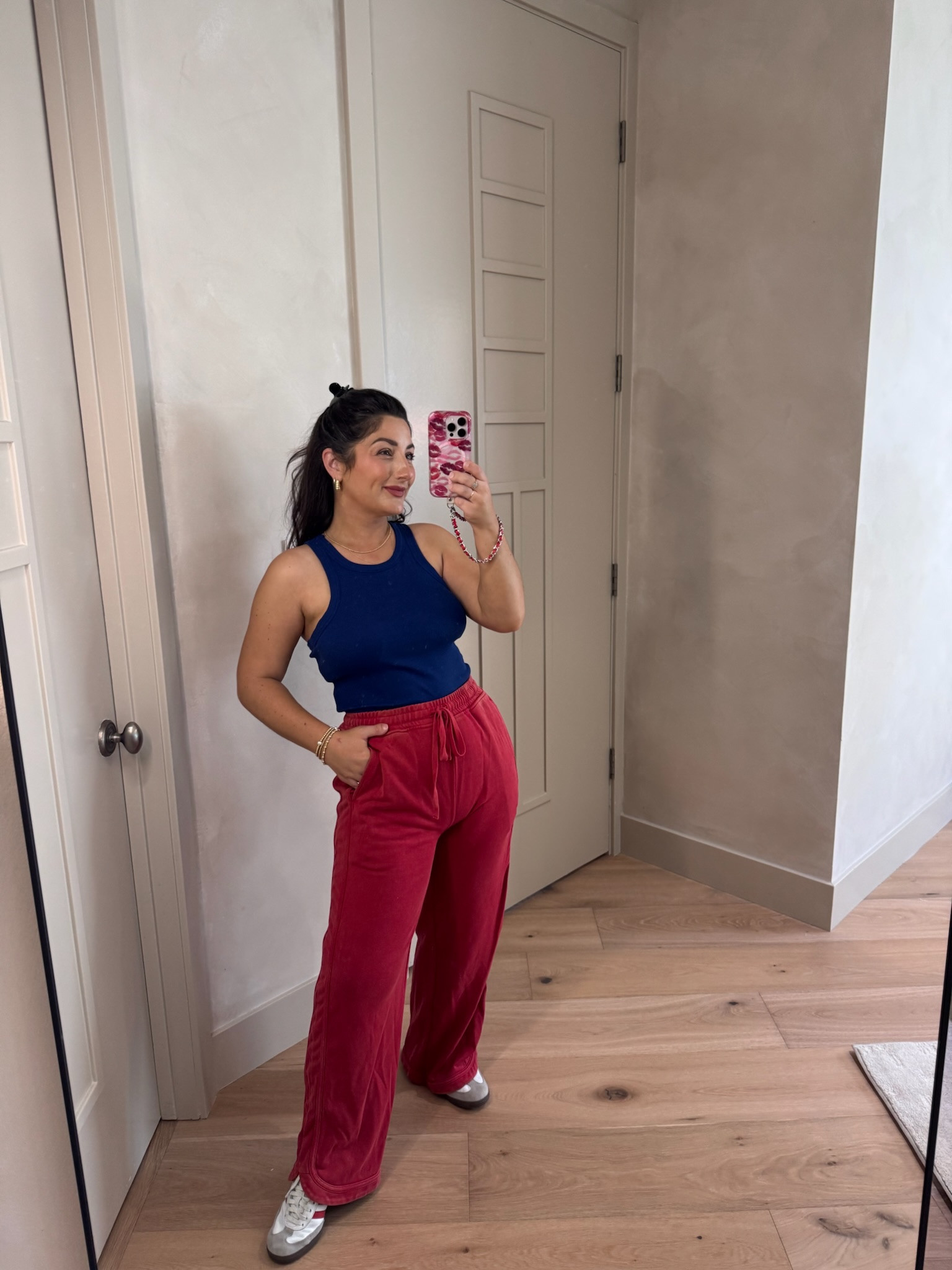 High neck Tank with built in bra size small

Favorite sweatpants I own in almost every color! I wear these constantly! 
Size small

5’0” 140lbs
Petite friendly

#LTKootd #LTKSaleAlert #LTKPetite