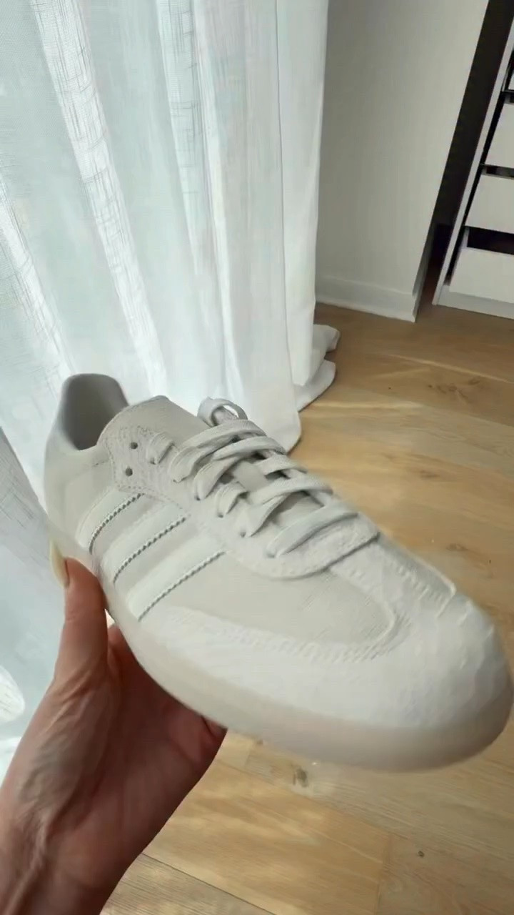 The Edit: 8 Sambas I’m loving right now 👏🏻 comment SAMBAS for the 🔗 to all the sneakers

Like + save this post so you can come back to it later 🤍

Search julia.marie.b on the LTK app to shop everything instantly or shop directly in my bio too!

https://liketk.it/6iMH5