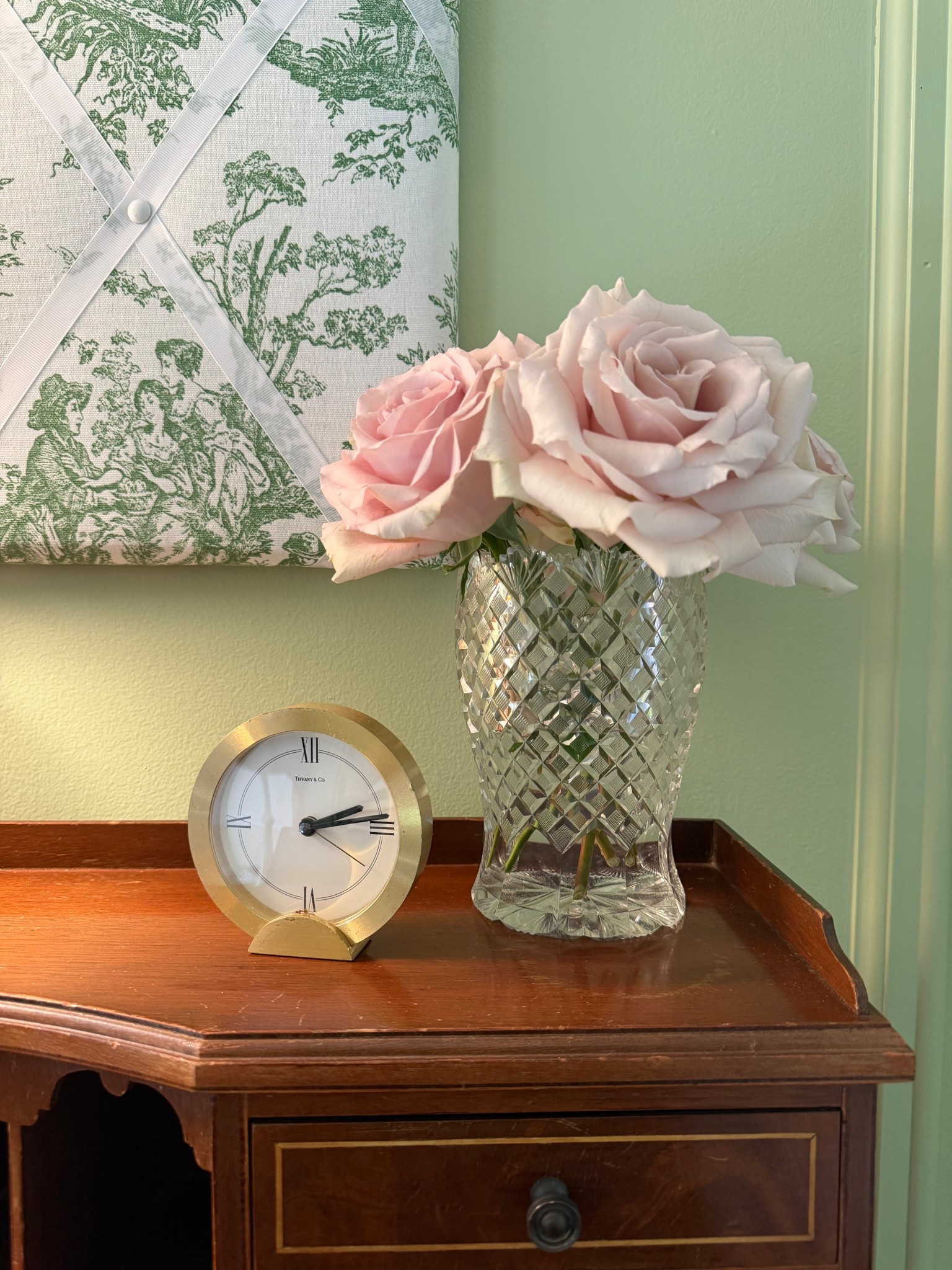 The little details that make a space 🤍

These are two of my favorite pieces on my desk — my Tiffany & Co. clock and this diamond-cut crystal vase. They add just the right amount of polish and timelessness to the space.

I love mixing functional pieces with beautiful ones, and these feel like both. The clock is such a classic touch, and the vase with fresh (or faux) flowers makes everything feel softer and more finished.

Linking similar pieces