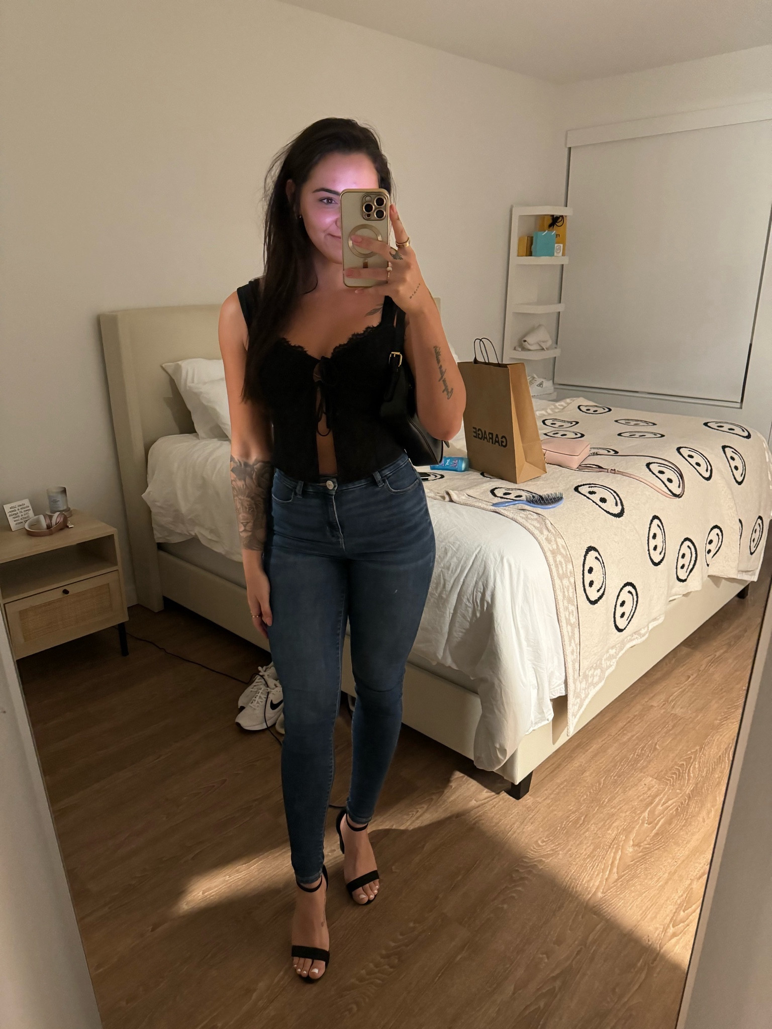 Size small top
Size 4 long jeans 