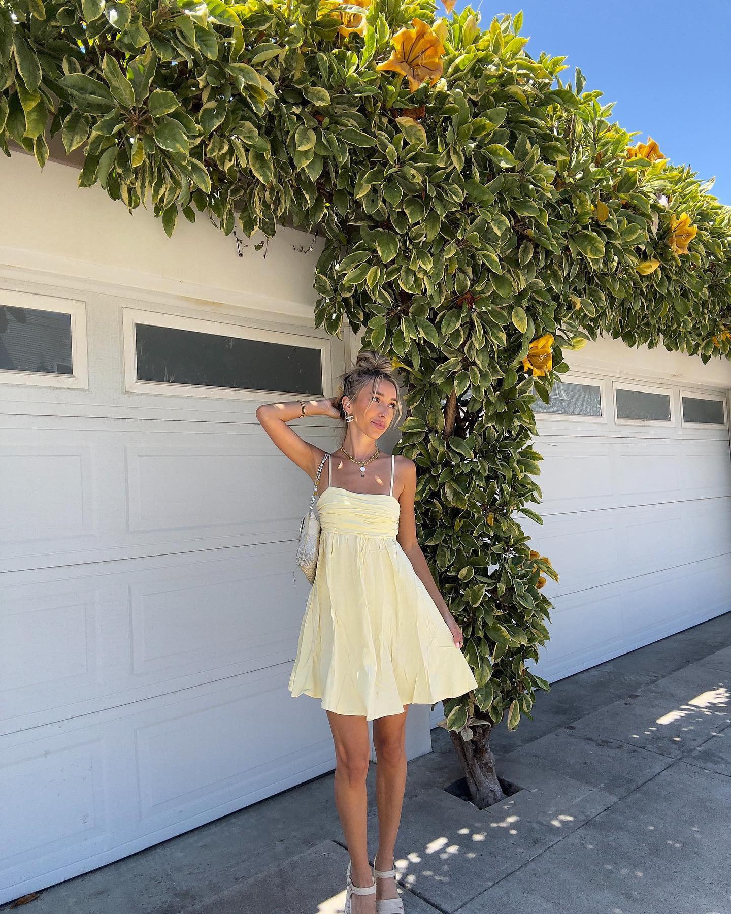 Sundresses, fruits, and flowers 🌼🍋🏖️💛☀️

Dress: @peppermayo 
Shoes: @dolcevita 
Purse: @maryfrancesaccessories