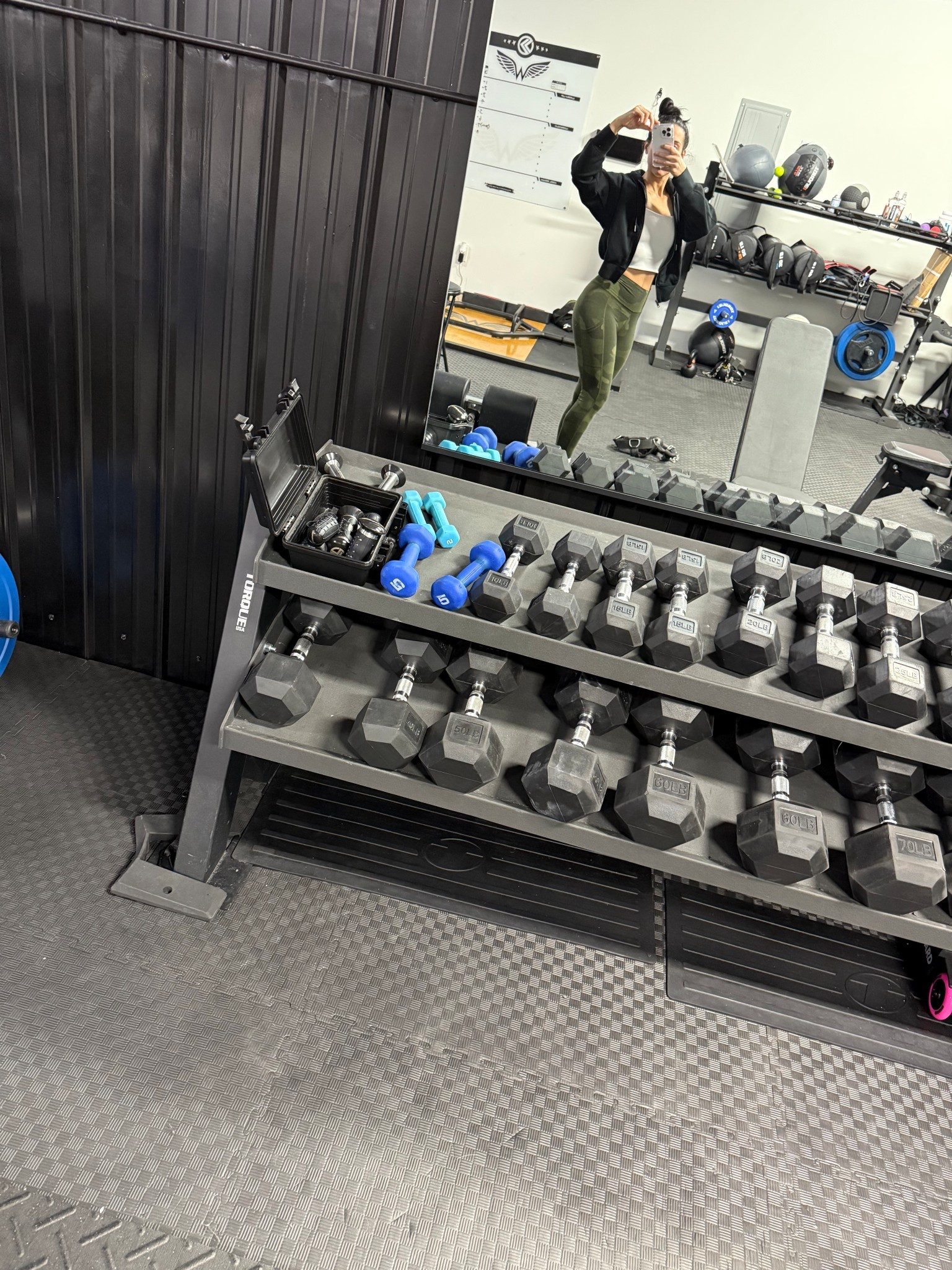 Gym Fit

Jacket // YPB Abercrombie Size Small 
Sports Bra // YPB Abercrombie Size Small
Leggings // Offline by Aerie Size Small 
Sneakers // On Cloud X size up half size 

#activewear #workout 

#LTKFindsUnder100 #LTKActive #LTKShoeCrush