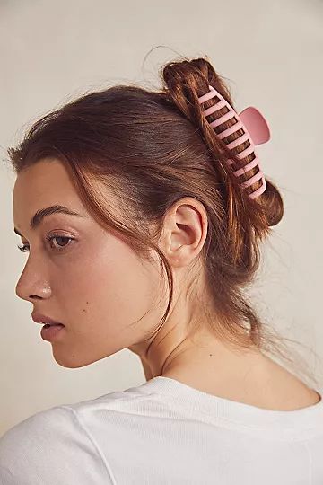 Matte Oversized Claw | Free People (Global - UK&FR Excluded)