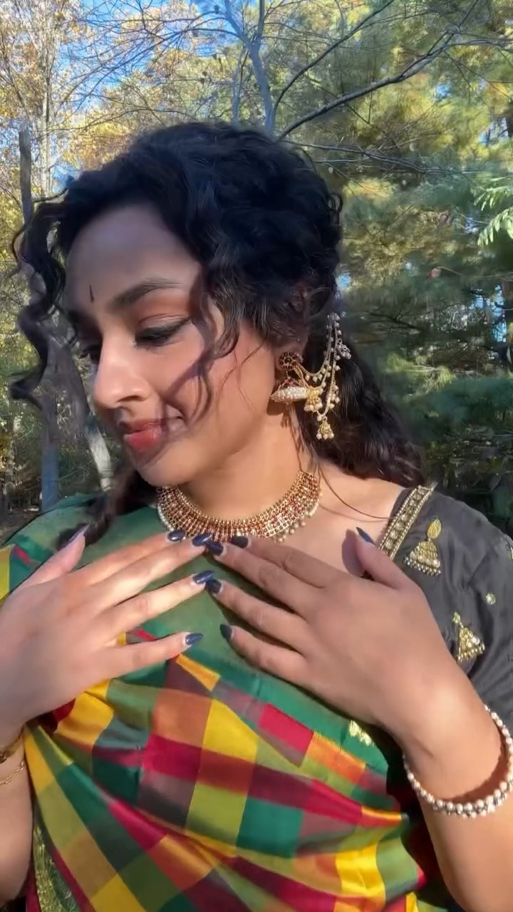 Happy Naraka Chathurdashi!!

Diwali inspo part 8

Inspo: @itsgurnaz 
Sari: @vlzaris 
Jewelry: @mejuri @bypavoi & @kushalsfashionjewellery @amazon 
Sari Silhouette: @tiabhuvadotcom 
Makeup: @kulfi.beauty @mangopeoplecosmetics @livetinted @nyxcosmetics @milkmakeup @merit @makeupbymario @hudabeauty @saiebeauty @themobbeauty 

#Diwali #transition #handloom #microinfluencer #fashion