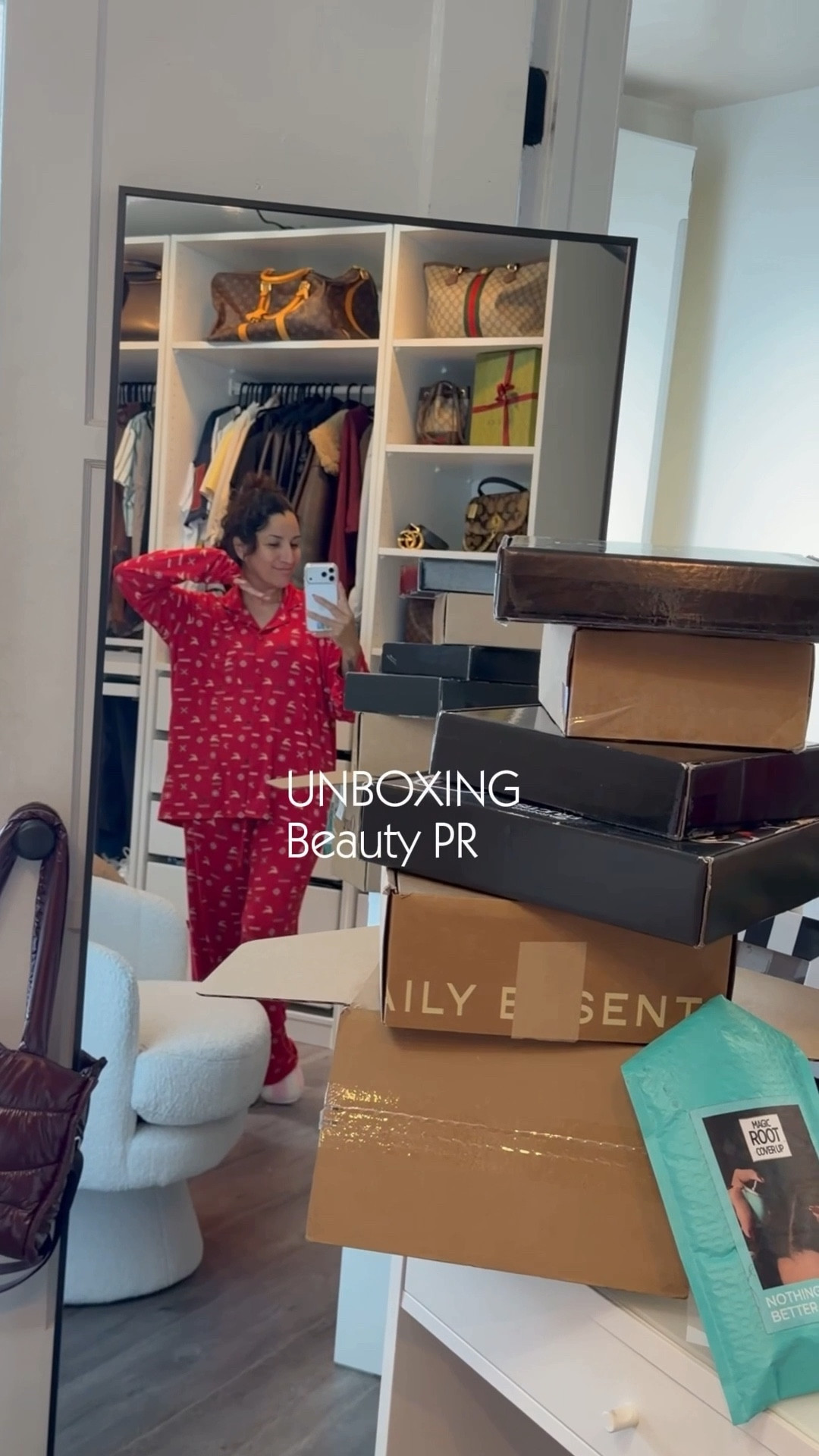 Unbox with me December Beauty PR 🎄🎅🏼❤️

1. Sleek & Stay Heat Activated Serum @garnierusa @iambeckyg collab #GiftedbyGarnier 

2. The Holiday Collection; Lip Oil Trio  & Refine :Anti aging Renewal Serum @thedailyessentialco 

3. L’Oréal Moody Fall Edit 
Infallible Stying Spray, Colour Riche Satin Cinnamon Toast Lip, Le Shadow Sticks and Lash Paradise Latte Brown mascara 

4. L’Oréal Magic Root Cover Up 

5. Lumi Glotion XL @lorealparis #LumiGlotionXL

Thank you so much for all these amazing goodies ! 

#LTKHoliday #LTKgrwm #LTKBeauty