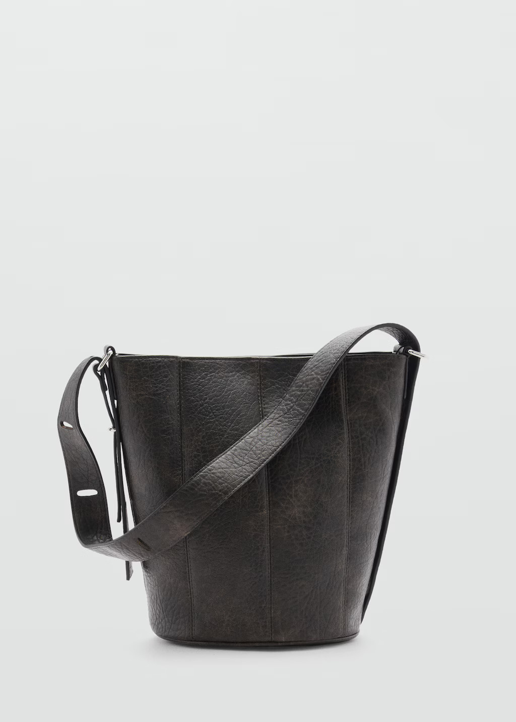 Leather effect bucket bag | MANGO (UK)