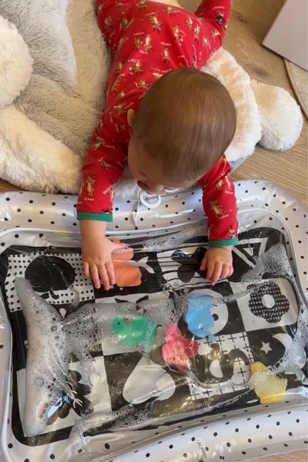 Baby play mat. Montessori play Mat. Black and white play mat. Water play mat  