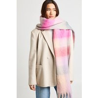 boohoo Women's Oversized Checked Tassel Fluffy Scarf in Pink | Denim | boohoo (US & Canada)