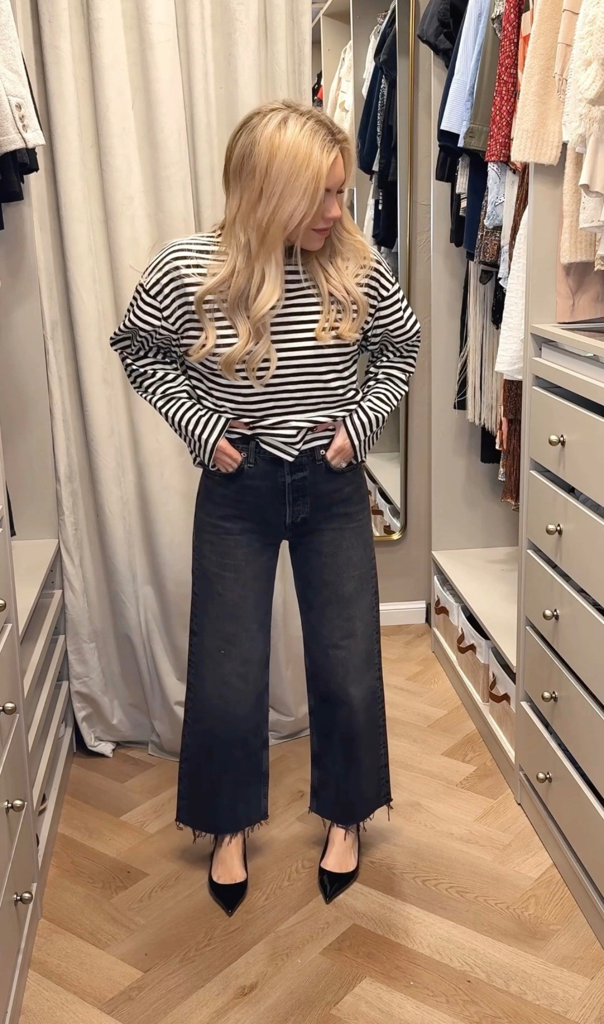 Stripe top
Mother jeans - fit TTS
Styling jeans 
White jeans 

#LTKdayinmylife #LTKgrwm #LTKootd