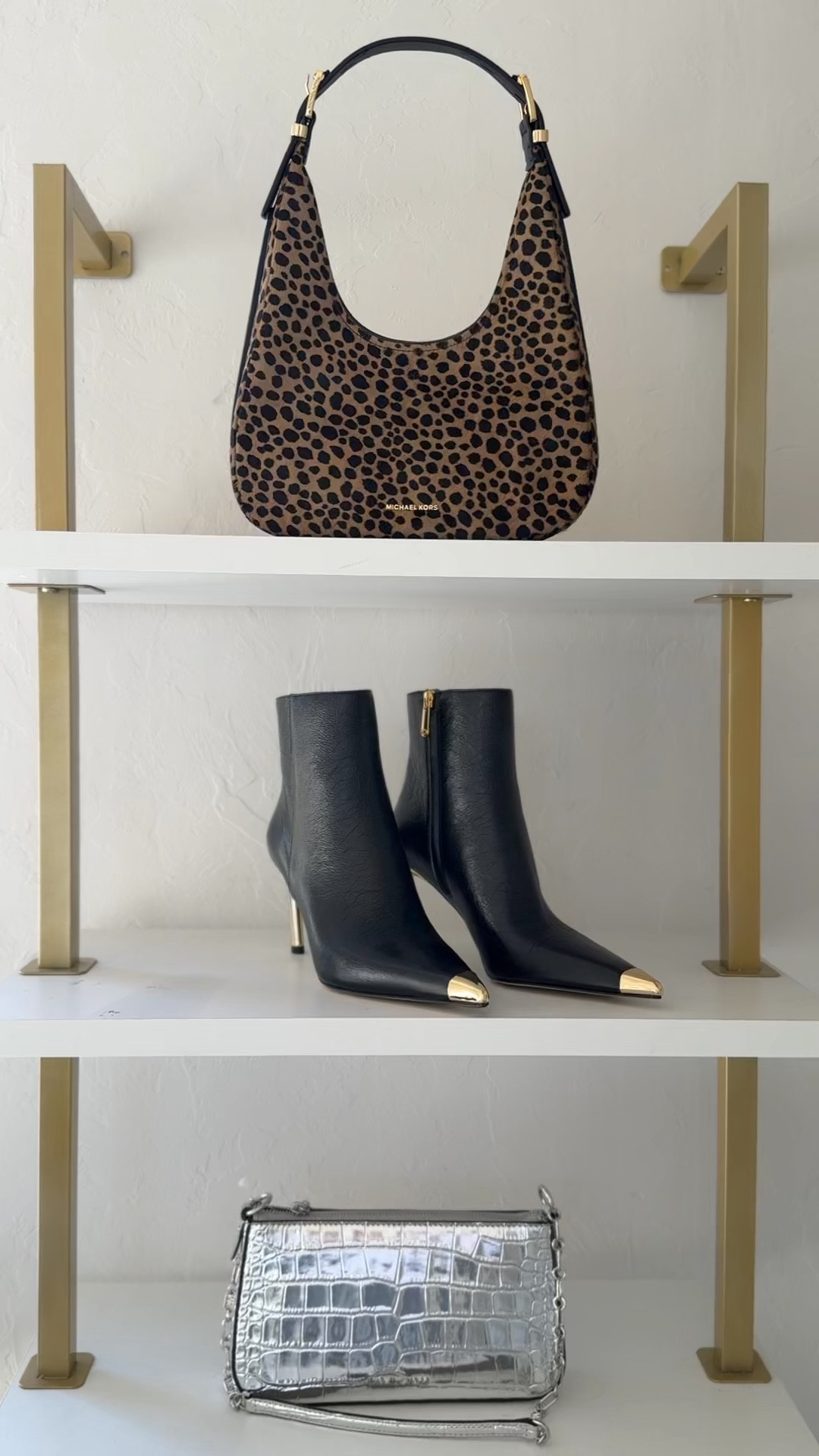 Winter accessories @michaelkors #mkpartner #michaelkors

#LTKOver40 #LTKStyleTip #LTKItBag