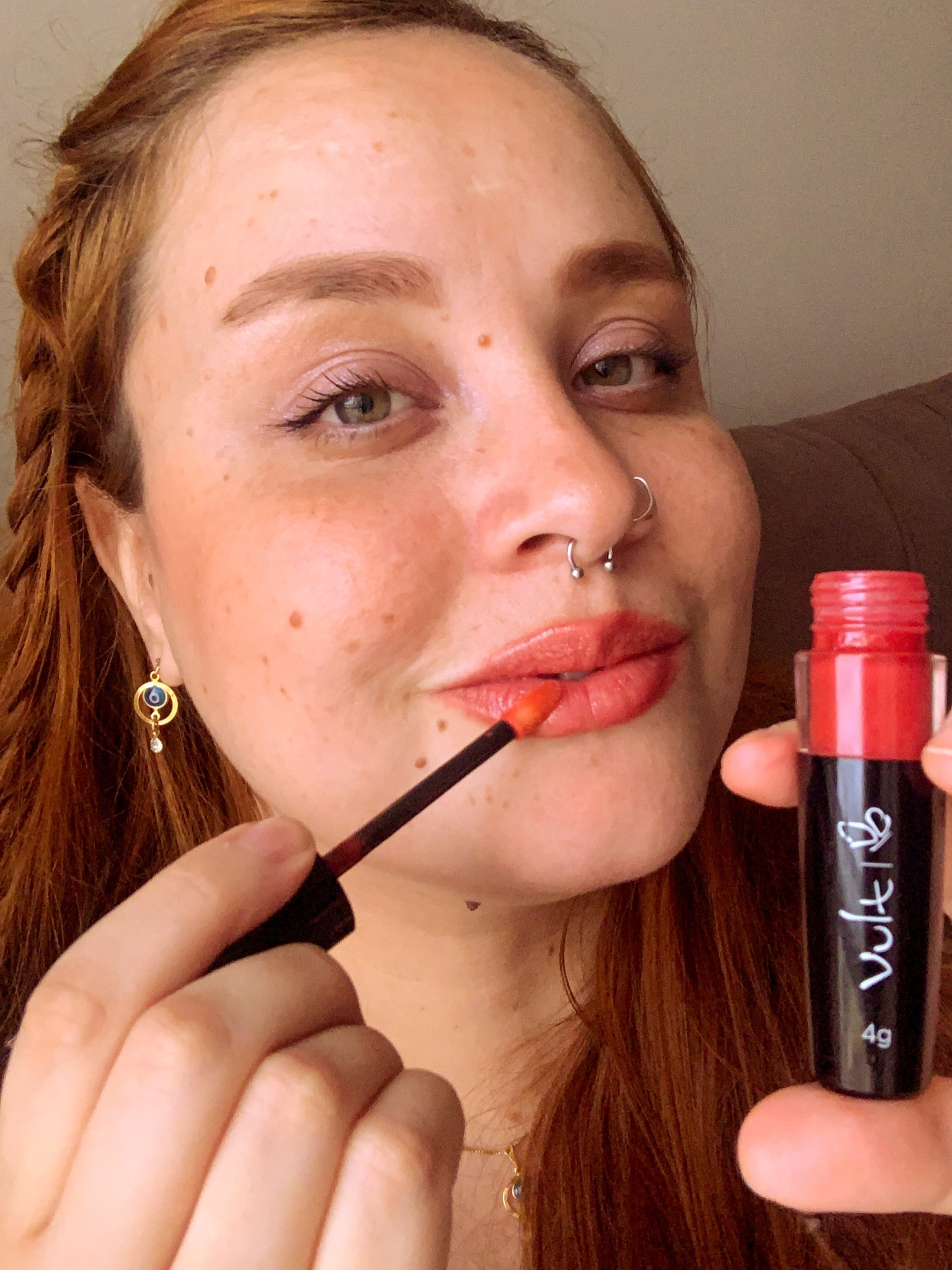 Toda vez que gravo vídeos me perguntam o que eu passo nos lábios e tá aí a resposta: o hidragloss da Vult na cor Rubi ❤️ também costume fazer contorno com lápis de boca avermelhado.

#LTKbeauty #LTKbrasil #LTKU